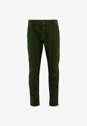 Groene corduroybroek met een gestructureerd, ribbelpatroon, taps toelopende pijpen en een enkele knoopsluiting in de taille.