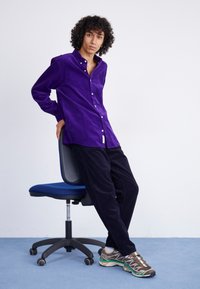 Carhartt WIP NEWEL PANT - Stoffhose - dark navy