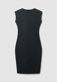 Schwarzes ärmelloses Kleid mit figurbetontem Schnitt, ausgestattet mit einer geraden Rückennaht und einem knielangen Saum. Hergestellt aus einem glatten, dehnbaren Stoff.