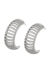 Orecchini a cerchio argento con motivi verticali intagliati e righe di piccole gemme trasparenti, creando un aspetto elegante e textured.
