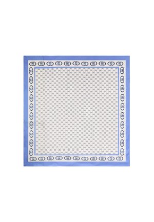 Blåt og hvidt firkantet stof med gentaget sammenflettet cirkelmønster og en tyk blå kant med større cirkulære motiver.