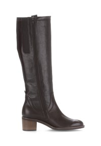 Botte en cuir marron montante avec un bout arrondi, fermeture éclair sur le côté et un talon en bloc texturé bois. Présente des coutures décoratives sur le dessus.