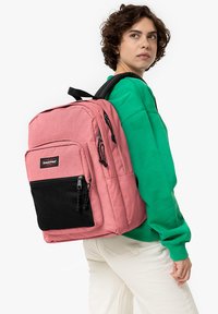 Eastpak PINNACLE - Reppu - spark summer