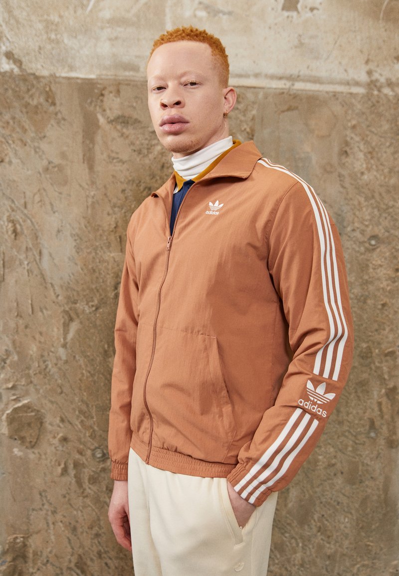 adidas Originals - LOCK UP - Trainingsjacke - clay strata, Vergrößern