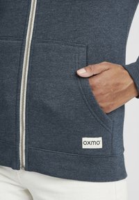 Oxmo OXBINJI - Mikina so zipsom - insignia blue melange