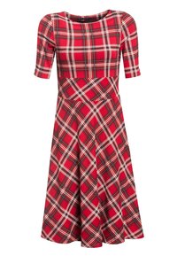 Robe à carreaux rouges avec des manches courtes, présentant un corsage ajusté, une jupe évasée et des lignes noires et blanches contrastantes dans un motif à carreaux.