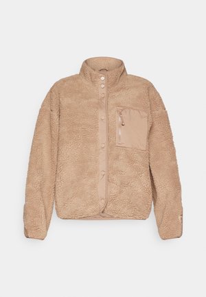 Bežová fleecová bunda s vysokým golierom, so zipsom na prednej strane a zapínaním na cvoky. Textúrovaný povrch s jemným povrchovým spracovaním.