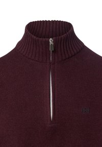 Bordeauxroter Reißverschluss-Pullover mit geripptem Kragen. Hergestellt aus strukturiertem Stoff, mit silbernem Reißverschluss und kleinem Logo auf der Brust.