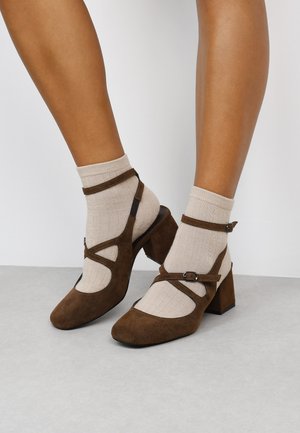 MARY JANE CON TACÓN - Tacones - marron