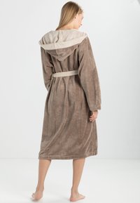 Vossen POPPY UNISEX - Halāts - timber