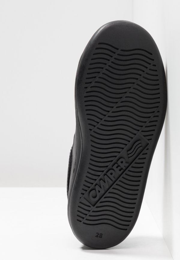 RUNNER FOUR - Trainers3