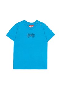 T-shirt in cotone blu con scollo rotondo, maniche corte e bottoni a pressione argento sulla spalla. Presenta un logo nero "DIESEL" al centro.