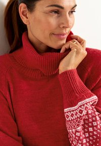 Cellbes of Sweden WITH PATTERNED SLEEVES - Strikkjoler - red patterned