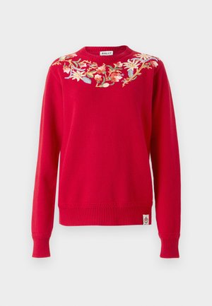 Maglione rosso lavorato a maglia con ricami floreali attorno al collo. Polsini e orlo a coste, con etichetta del marchio sul lato inferiore.