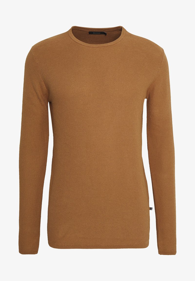 Brauner gestrickter Pullover, lange Ärmel, runder Halsausschnitt, strukturierter Stoff, schlanker Schnitt, mit einem kleinen Markenschild an der Seite.