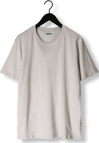 T-shirt grigio chiaro a maniche corte in cotone, esposto su un appendiabiti nero. Presenta un collo a giro e un design a vestibilità ampia.