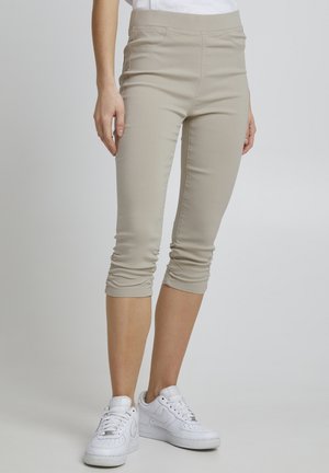 b.young BYKEIRA BYDIXI CAPRI - Short - cement