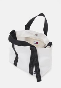 Tommy Jeans DAILY MINI  - Torba za nakupovanje - ancient white