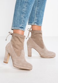 Pier One Bottines à talons hauts - taupe