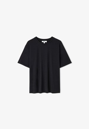 Zwart T-shirt met korte mouwen en ronde hals, met een effen ontwerp en een zichtbaar wit label in de halslijn.