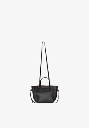 Must nahast käekott kahe sangaga, pika reguleeritava õlarihma ja mõlemal küljel paelauheldustega.