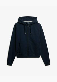 Sudadera con cremallera en color navy, fabricada en una suave mezcla de algodón, con capucha ajustable, dos bolsillos frontales y detalle del logo bordado cerca de la cremallera.