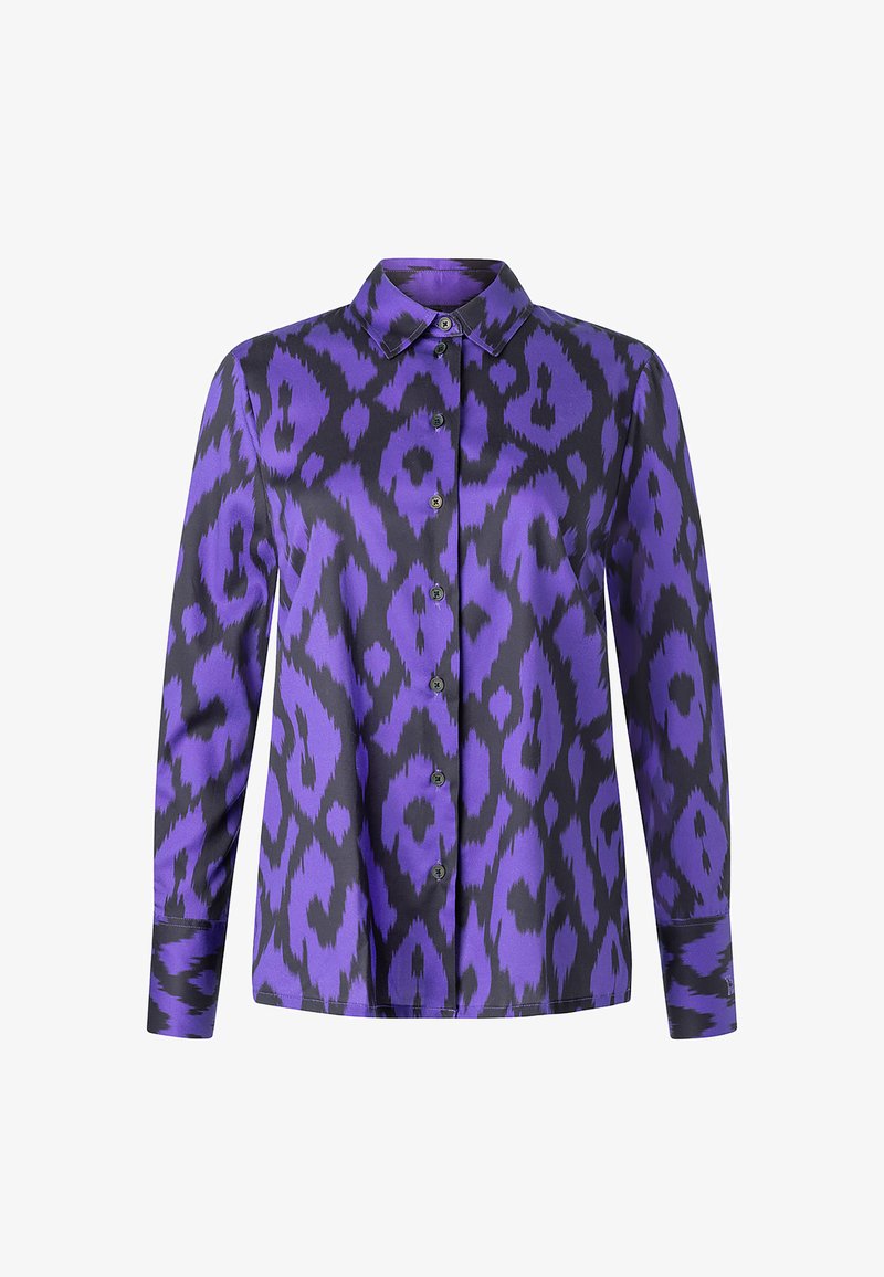 Camicia a maniche lunghe di colore viola con un motivo a stampa leopardato nera, dotata di colletto, chiusura con bottoni e una texture di tessuto morbido.