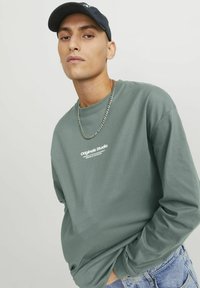 Jack & Jones CREW NECK - Pikkade varrukatega topp - laurel wreath
