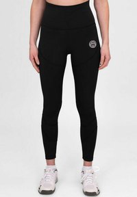 Leggings negros de cintura alta con una textura suave, que presentan un logo en el muslo y un diseño ajustado con acentos de costura curva.
