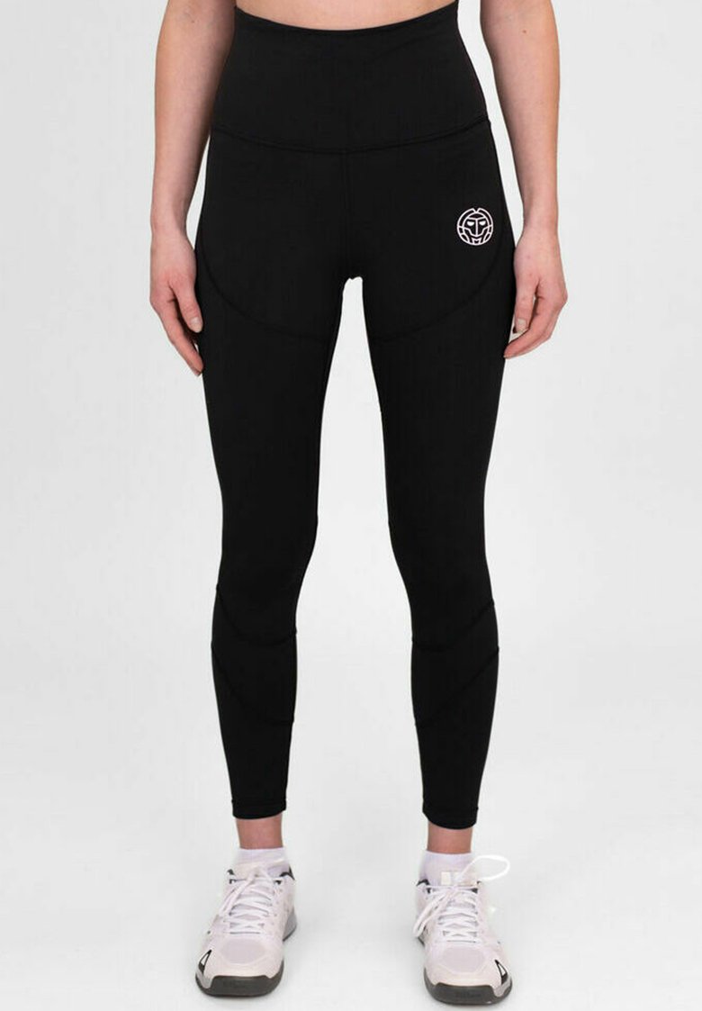 Leggings negros de cintura alta con una textura suave, que presentan un logo en el muslo y un diseño ajustado con acentos de costura curva.
