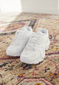 AIR MAX 96 - Sapatilhas - white/pure platinum/metallic silver