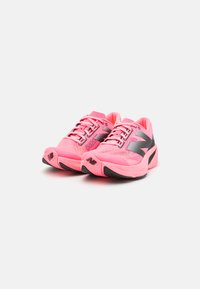 New Balance FUELCELL REBEL V4 - Apavi skriešanai pa asfaltu - pink