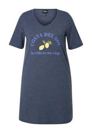 Šedé šaty s V-výstřihem a krátkými rukávy, s potiskem žlutého citronu a modrým textem "COSTA DEL SOL la vida es un viaje."