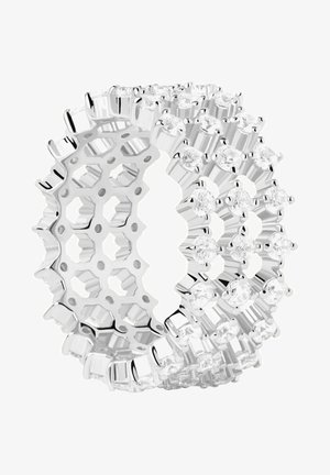 Silberner Ring mit einem Band im Wabenmuster, verziert mit zwei Reihen runder klarer Edelsteine, die rundum gesetzt sind.