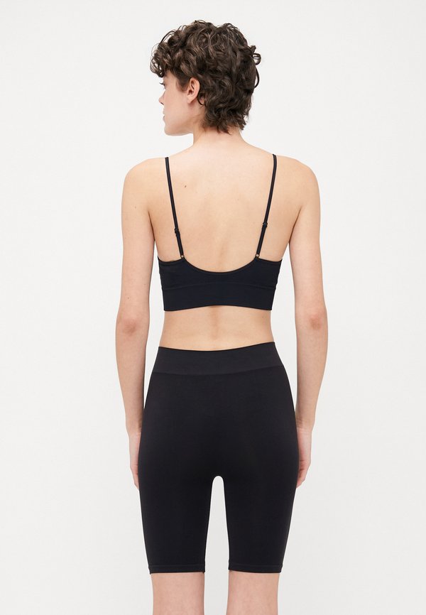 ONLVICKY SEAMLESS MIDI SHORTS - Pants4