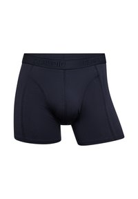 Mørkeblå boxershorts lavet af blødt stof, med en struktureret elastisk taljebånd prægede med mærkenavnet "CLAUDIO."