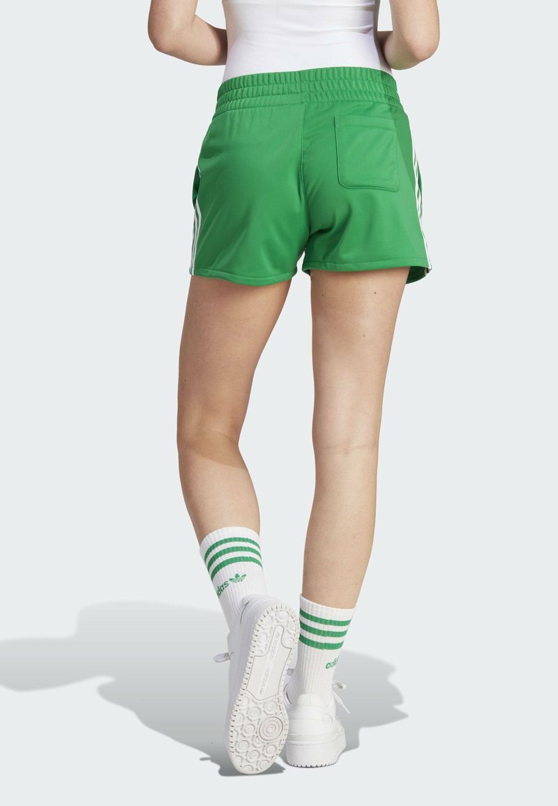 Ryg, ryg, ryg del græsplæne timeren adidas Originals 3 STRIPESS - Shorts - green/grøn - Zalando.dk