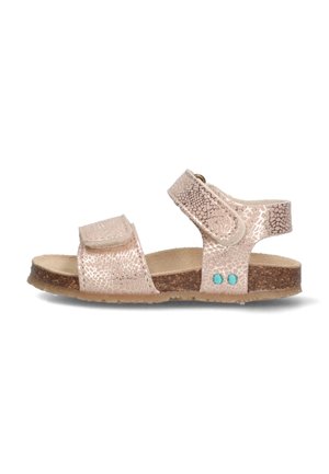 Roze metalen kindersandalen met twee verstelbare riempjes, een textuur bovenwerk en een kurken zool met turquoise accenten.