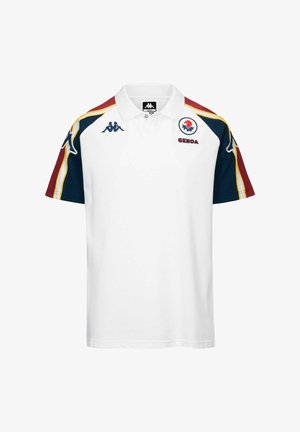 Polo blanc avec manches rayées rouge, marine et jaune, logos Kappa aux épaules et écusson du club de football de Gênes sur la poitrine.