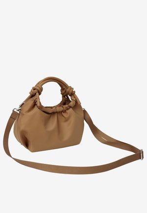 Brązowa torebka woreczkowa wykonana z teksturowanego syntetycznego materiału, z marszczonym górnym wykończeniem, zawiązanymi uchwytami oraz regulowanym paskiem.