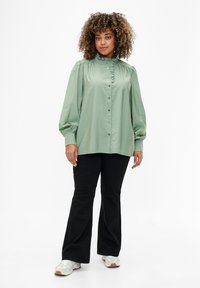Zizzi MIT RUFFLES - Košilová halenka  - green bay
