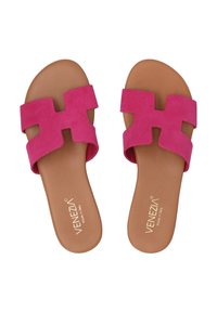 Roze suède slide sandalen met een open teenontwerp en een grote uitgesneden kruisriem. Bruin gestructureerd voetbed met logo van het merk.
