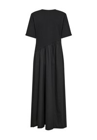 Juoda maksi suknelė su trumpomis rankovėmis, pasižyminti įstrižine siūle ir surinkta apatine dalimi. Pagaminta iš minkštos, lengvos medžiagos.