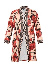 Blumige Kimono-Jacke aus leichtem Pfirsichstoff. Sie zeichnet sich durch kräftige rote Blumen, schwarze Wirbelmuster und einen kontrastierenden schwarzen Saum entlang der Kanten aus.