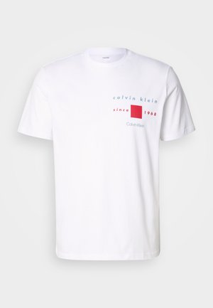 Calvin Klein RED BOX GRAPHIC  - T-shirt con stampa - brilliant white