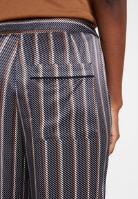 someday. Tygbyxor - blue