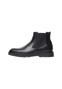 Stivale Chelsea in pelle nera con pannelli laterali elasticizzati, punta tondeggiante, suola in gomma resistente e cuciture a contrasto lungo il perimetro.