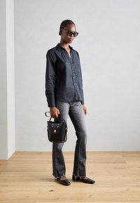 Mos Mosh WAVE SHIRT - Užsagstoma palaidinė - black