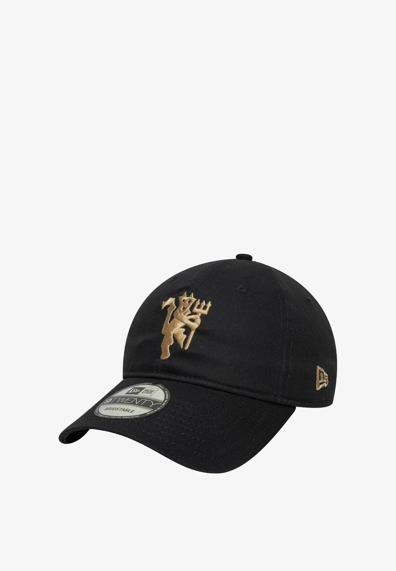 Schwarze Baseballmütze mit strukturiertem Design, goldgesticktem Logo, verstellbarem Riemen und flachem Schirm. Hergestellt aus strapazierfähigem Material.