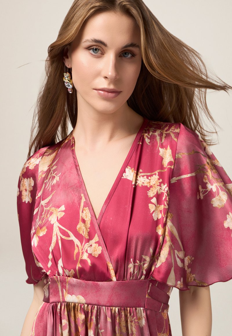 Maxi abito da donna con scollo a V e stampa floreale a maniche corte, Rosso, L